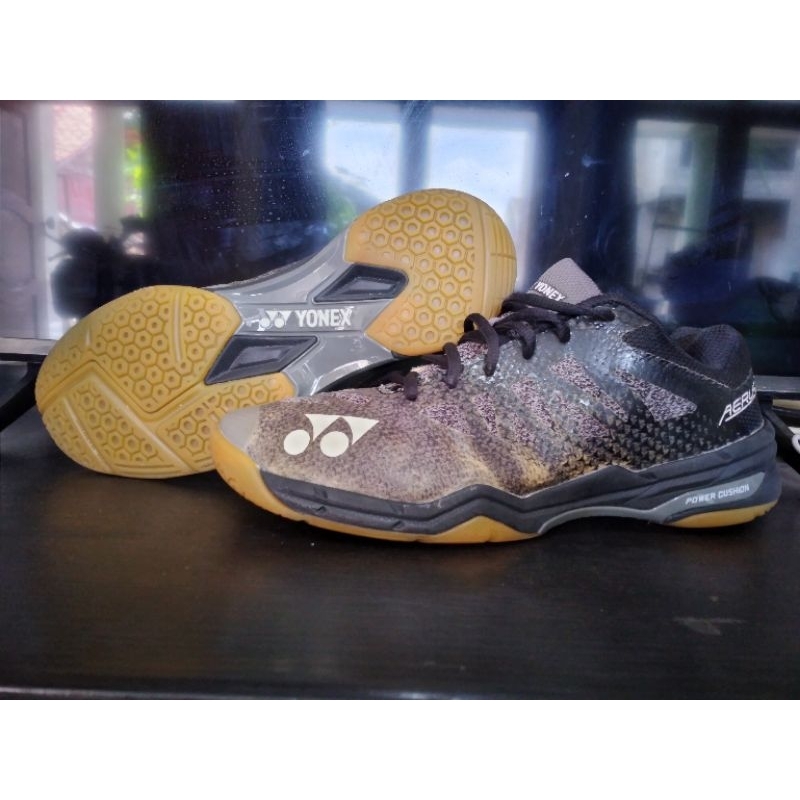 sepatu badminton yonex aerus 3R second original size41,5