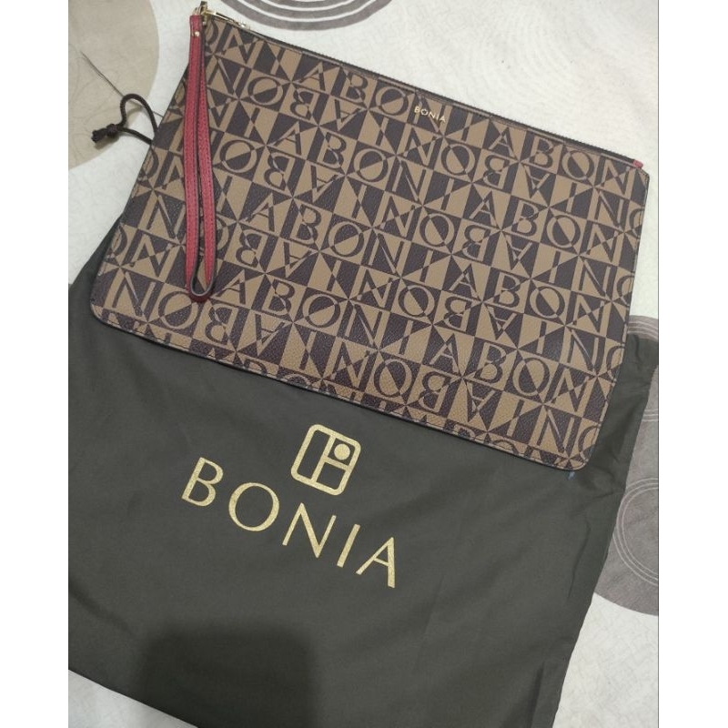 Preloved clutch bonia