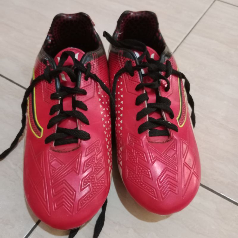 sepatu bola no.35 bekas
