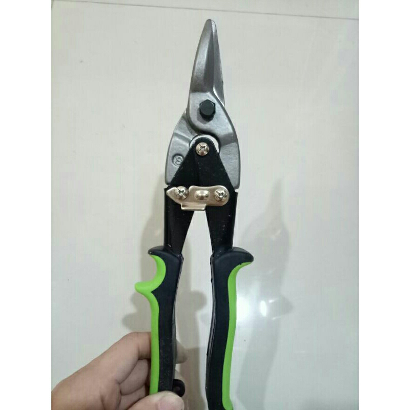 Gunting baja ringan dan hollow D-xplore 12"