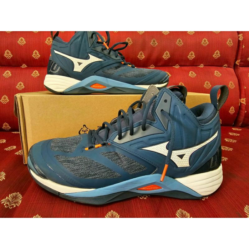 MIZUNO WAVE MOMENTUM 2