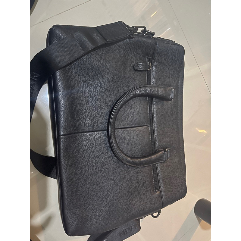 obermain tas laptop pria