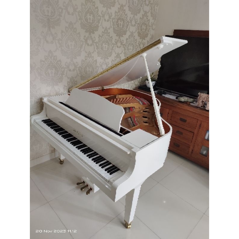 Baby Grand Piano Yamaha GB1K J Warna Putih