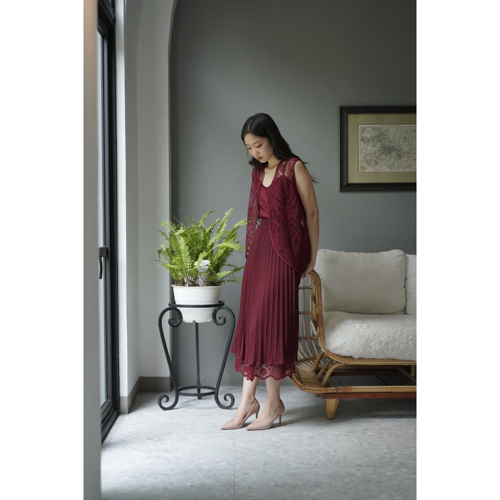 Noelle Vest / Maroon Pleated Tank / Obi / Skirt