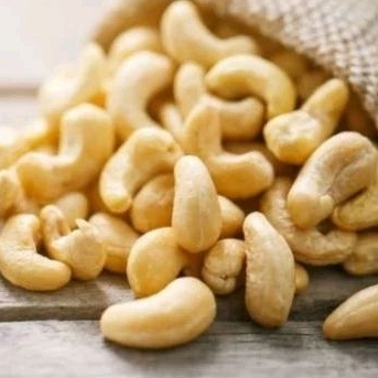 

SUPER QUALITY KACANG MEDE MENTAH /CASHEW NUTS/METE/IMPORT 500 GR