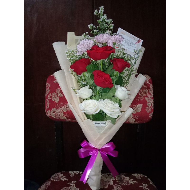 Buket bunga mawar merah4 mix putih4 asli segar CIMAHI BDG PADALARANG