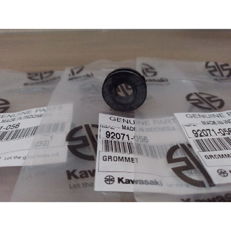 Karet Gromet Body Tengah Samping Ninja R RR SS Original 92071-056