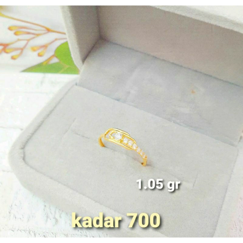 Cincin gesper permata.Emas kadar 700/16k.Emas asli,emas tua.