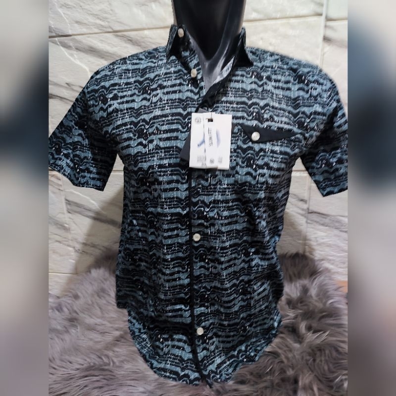 Kemeja Pria Size M Baverre Slim Fit