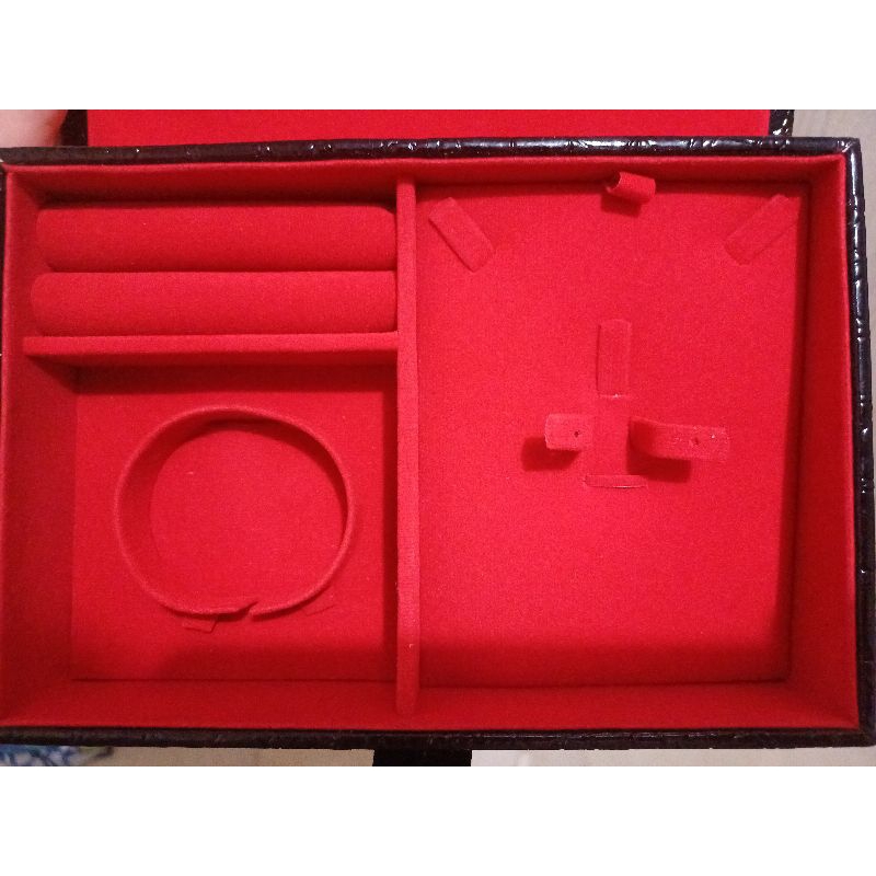Kotak perhiasan cincin kalung gelang anting set motif kulit