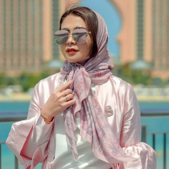 Preloved Buttonscarves Dubai Milkshake