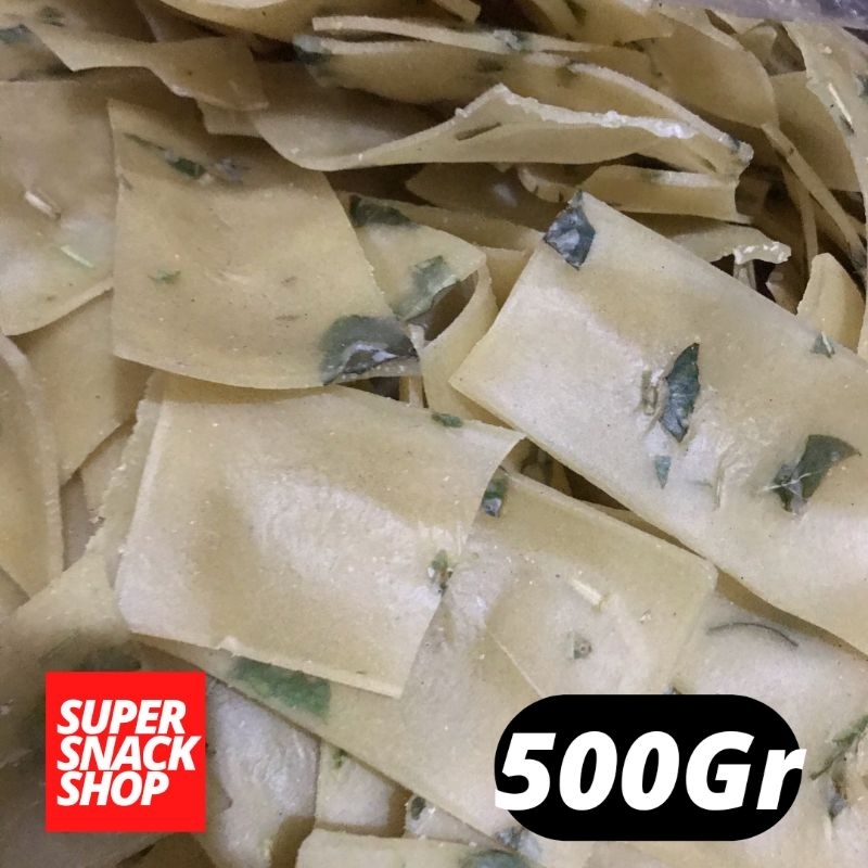 

KRUPUK / KERUPUK MENTAH / KERUPUK SEBLAK GENDAR 500GR