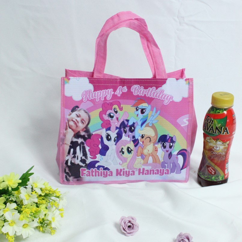 

GOODIE BAG TAS BINGKISAN SNACK ULTAH ANAK CUSTOM MURAH UK P25 x L14 x T21 2 Hari Jadi