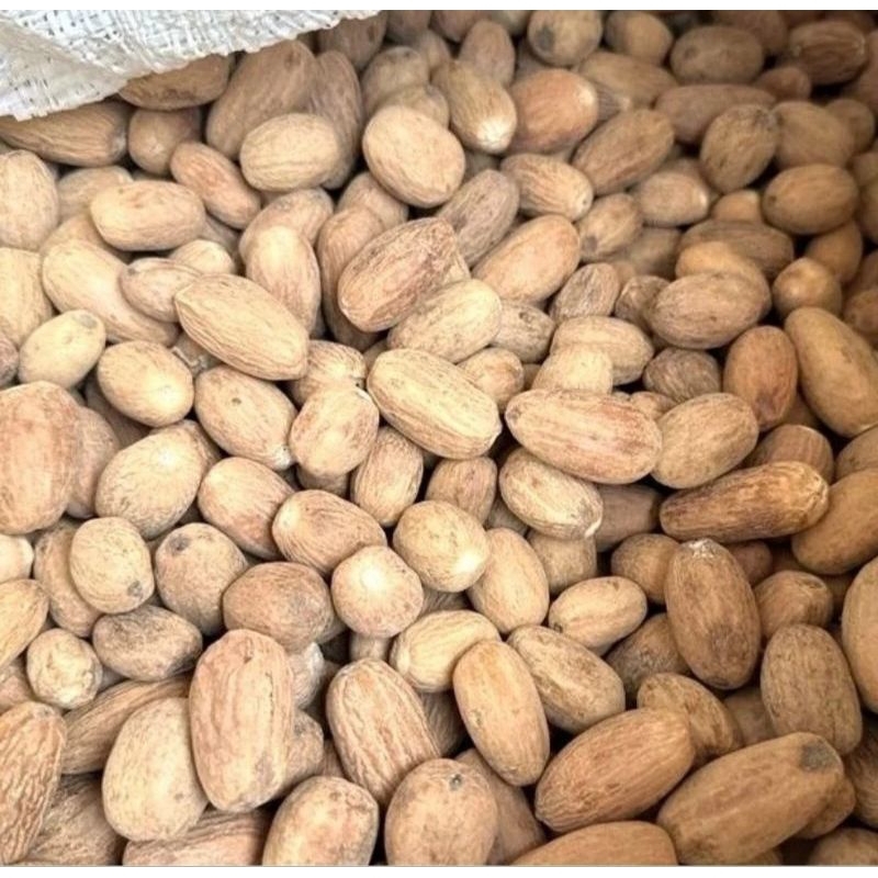 

BIJI PALA KUPASAN LONJONG BULET BERSIH BERKUALITAS kemasan (50g)(100g)(250g)(500g)