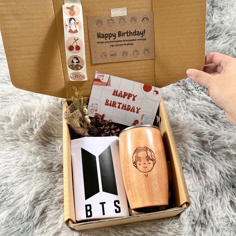 

Star Hampers BTS / FREE UKIR GRAFIR NAMA / parcel lebaran / /hampers lebaran / Kado Pernikahan / Hampers Wedding / Kado Ultah / Kado Wisuda / Hadiah Aesthetic / Hampers Ultah / Hampers Unik / Wedding Gift / Kado Birthday / Kado natal / Parcel / Kado Leb