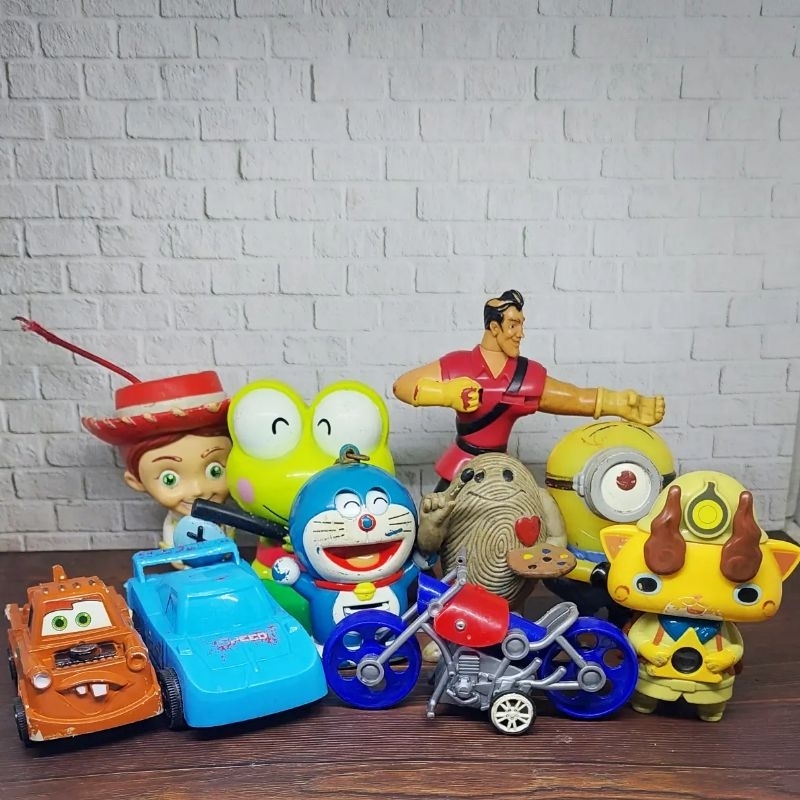 Set 10 pcs Mainan preloved mcd gaston beauty and the beast,bola pokemon, doraemon, minion, mobil pla