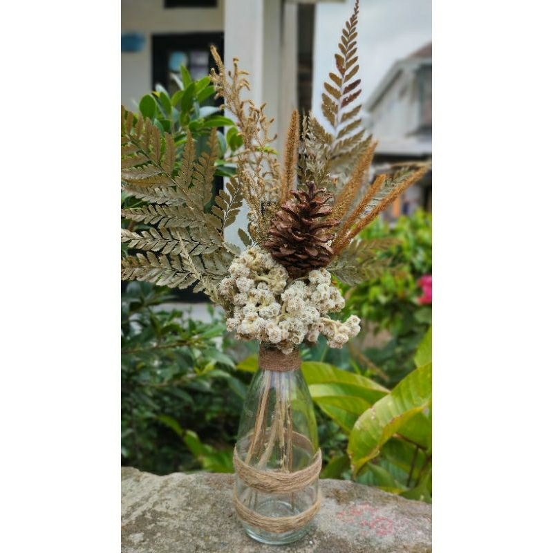 bunga hias dinding , bunga sudut ruangan , bunga hiasan , bunga +vas botol 15cm