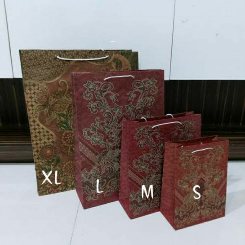 

PAPER BAG MOTIF RANDOM MENYESUAIKAN PAKET