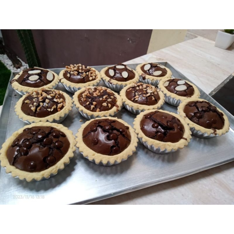 

PIE BROWNIES BY JENNAIRA