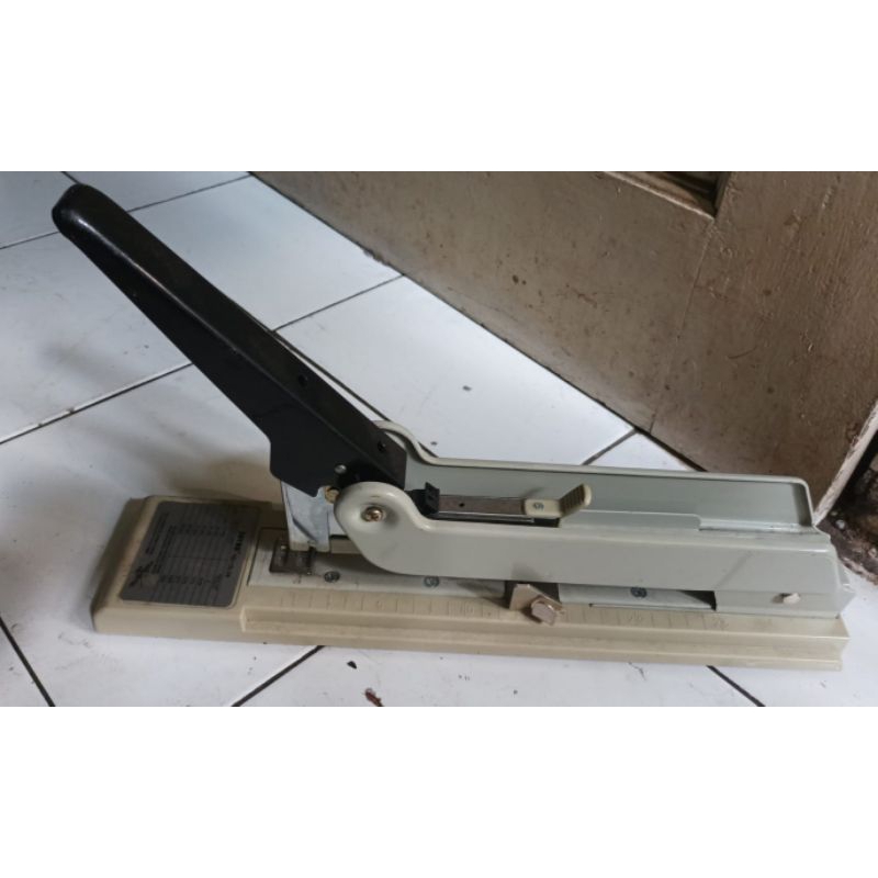 

stapler joyko besar