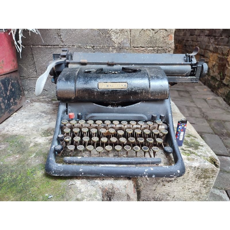 mesin ketik jadul merk underwood