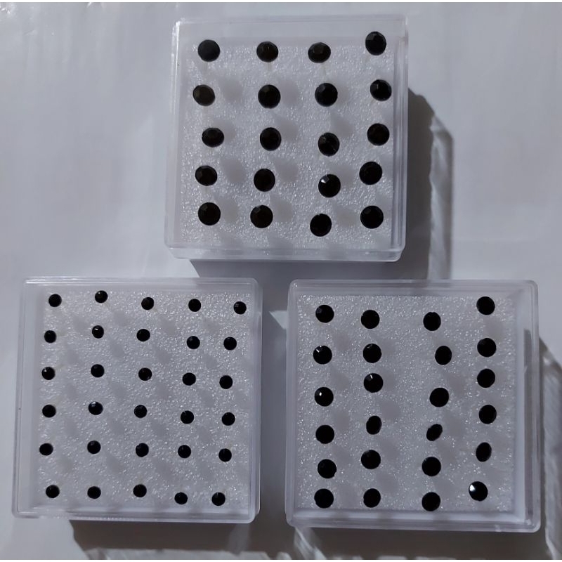 Anting Tusuk, Anting Tindik, Anting Plastik Mata Hitam