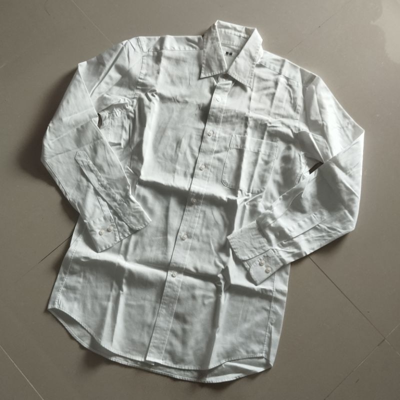 UNIQLO SECOND KEMEJA PUTIH
