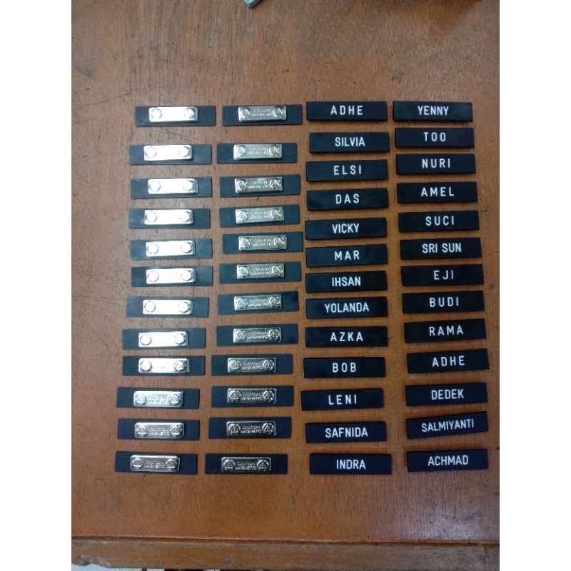 

papan nama dada/nametag hitam doff magnet
