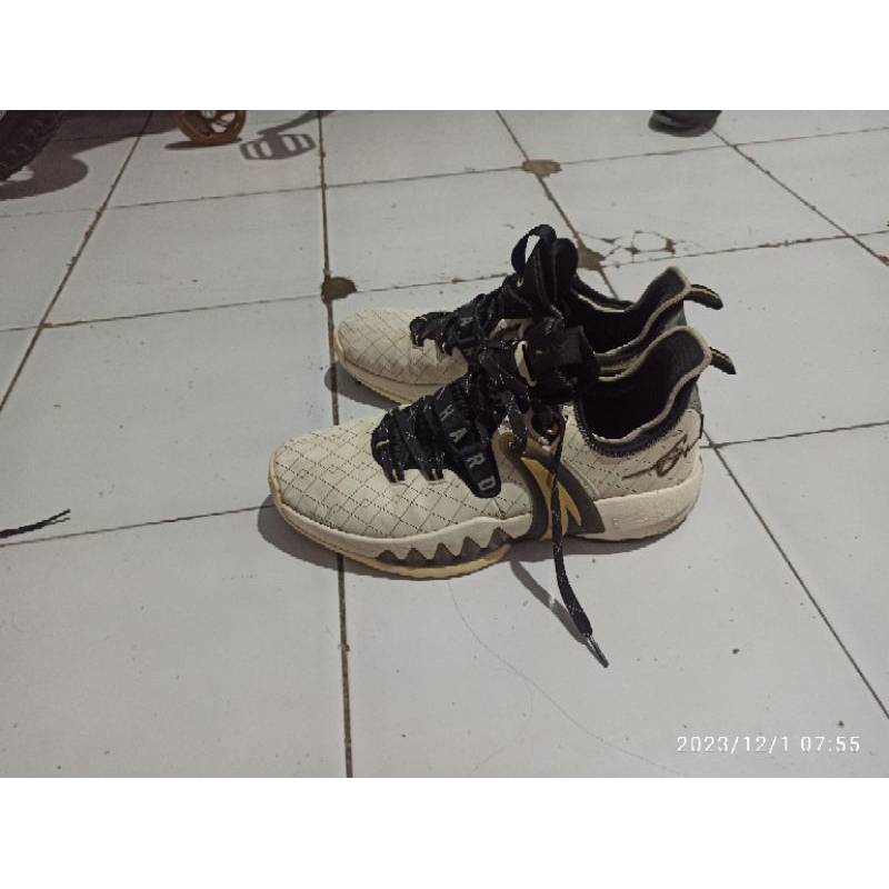 sepatu basket Anta original second size 44