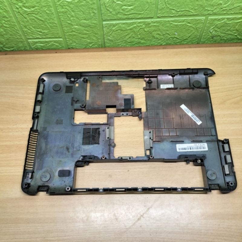 Kesing Case Casing Bottom Bawah Laptop Toshiba Satellite C800 C840 L840