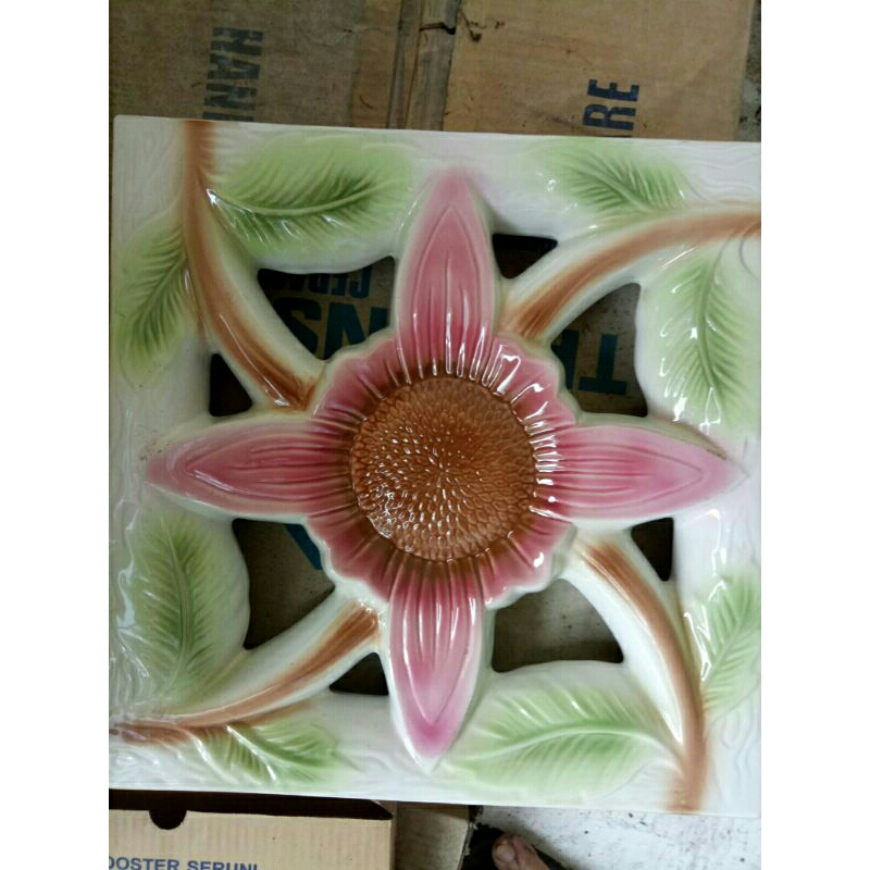 Roster keramik Trisensa 30x30 cm tipe RO68-C.A Lilac Maroon