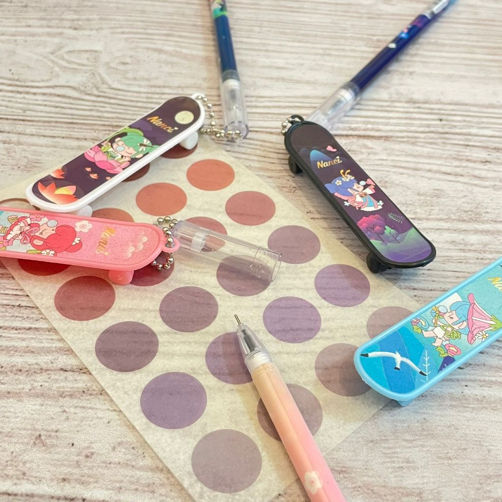 

Pen Gantungan Skateboard Motif Nancy Cewek tinta hitam harga Termurah Pulpen Gantungan Skateboard Nancy Alat Tulis sekolah Kekinian Terlaris Best Quality bisa COD