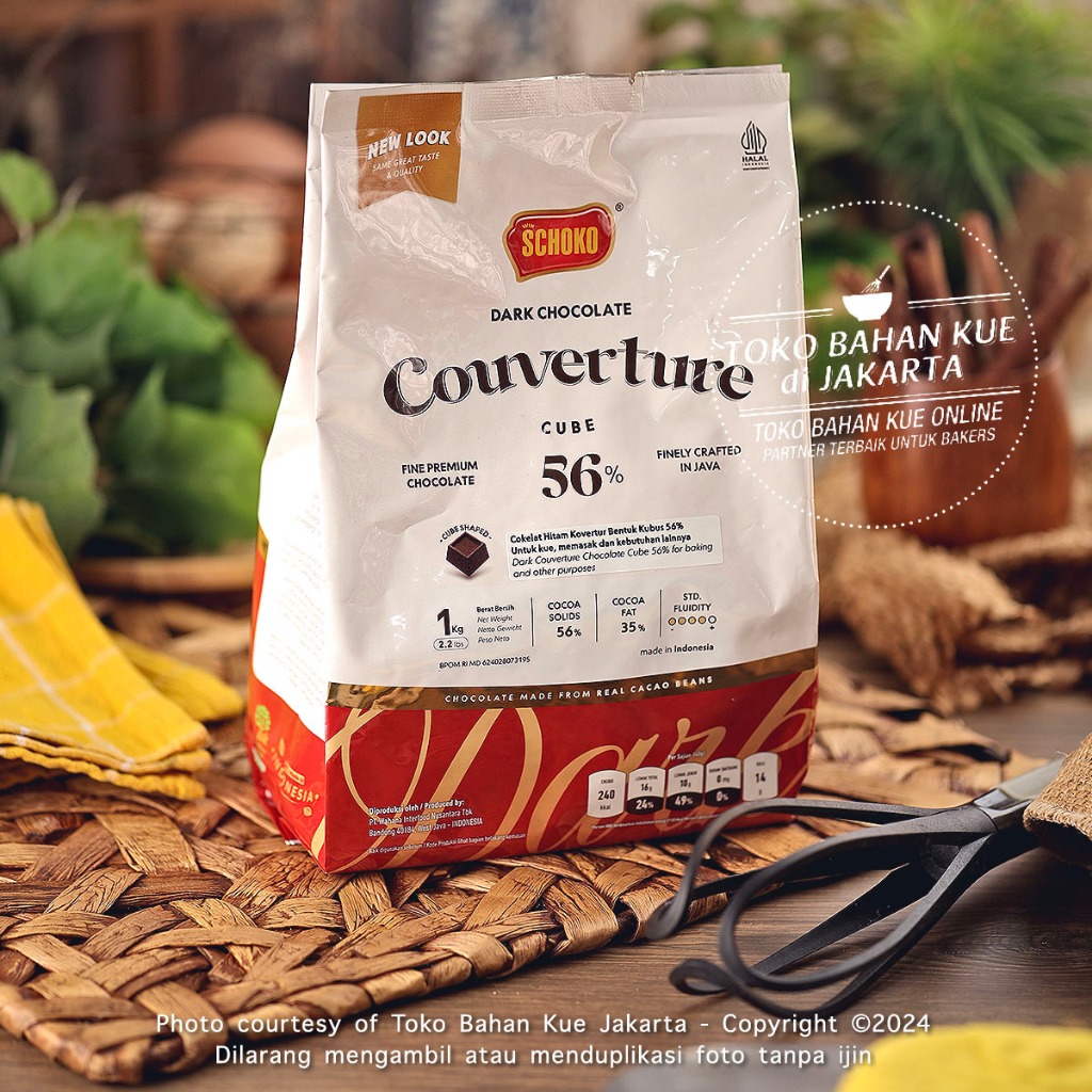 

Schoko Cube 56% 1kg Dark Chocolate Couverture Cokelat Dadu Coklat Baking