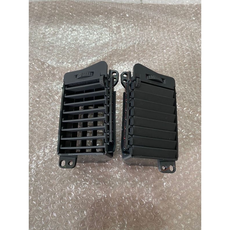 kisi kisi AC dashboard tengah mobil Daihatsu Luxio original