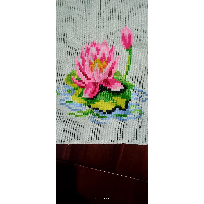 kristik jadi Bunga teratai ukuran 32cm x32cm