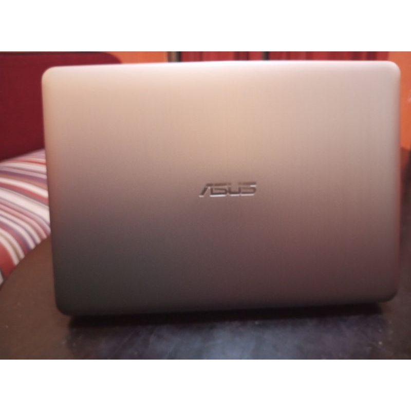 Laptop Asus X441M Ram 4GB bisa diupgrade.