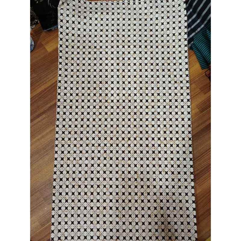 Bahan jarik batik dengan motif kawung kecil jogjaan soloan pekalongan