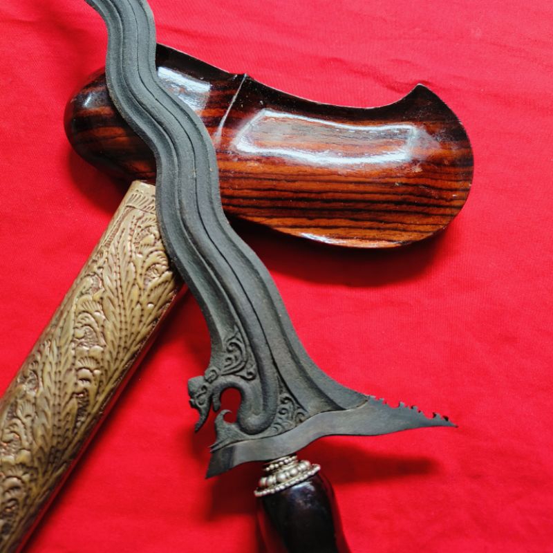 KERIS NAGA SUNGKEM