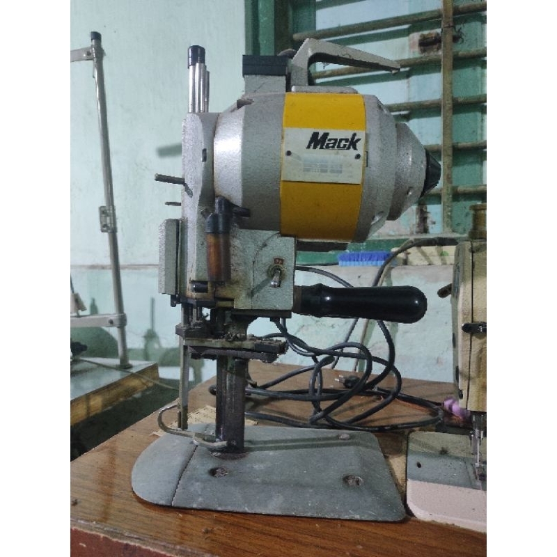 Mesin Potong bahan kain tegak bekas 5 inc bekas/ second
