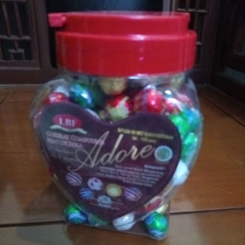 

coklat adore bola mata 155 pcs