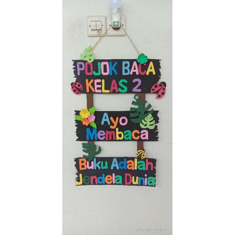 Pajangan Kelas Pojok Baca