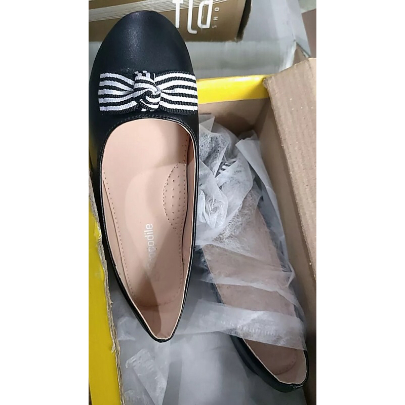 Flat Shoes Hitam