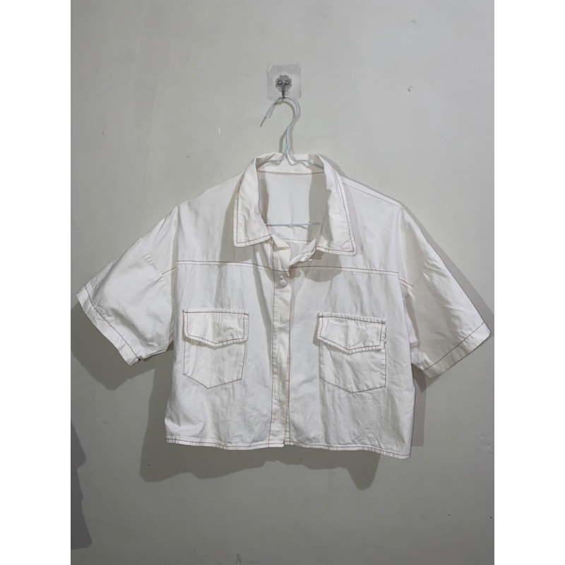 kemeja putih crop