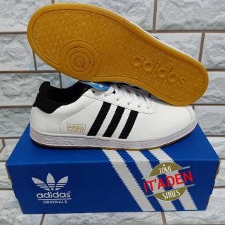 {{DISKON 65%}}Sepatu kasual pria adidas gazelle putih stripe hitam @sudistore