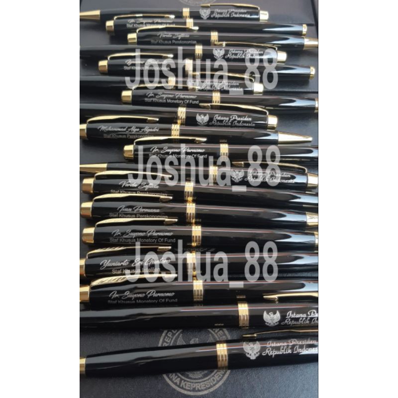 

Pulpen Parker Istana Presiden Black Gold Gratis Ukir Nama sendiri/Bisa Request Ukir Logo sendiri