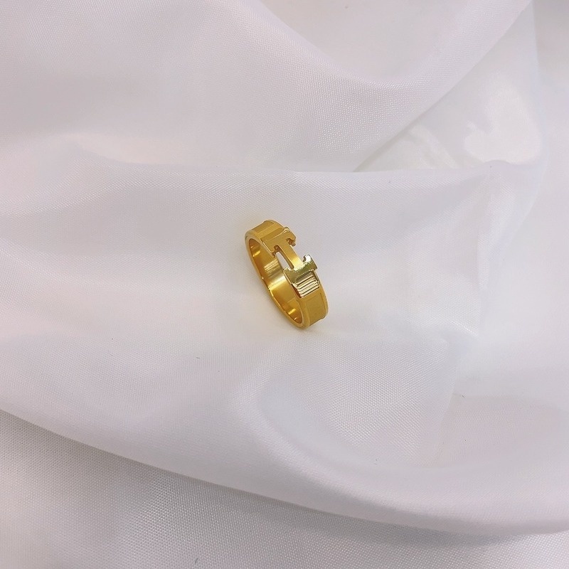 Fashion versi Korea dari baja titanium cincin berlapis emas tidak memudar cincin huruf H