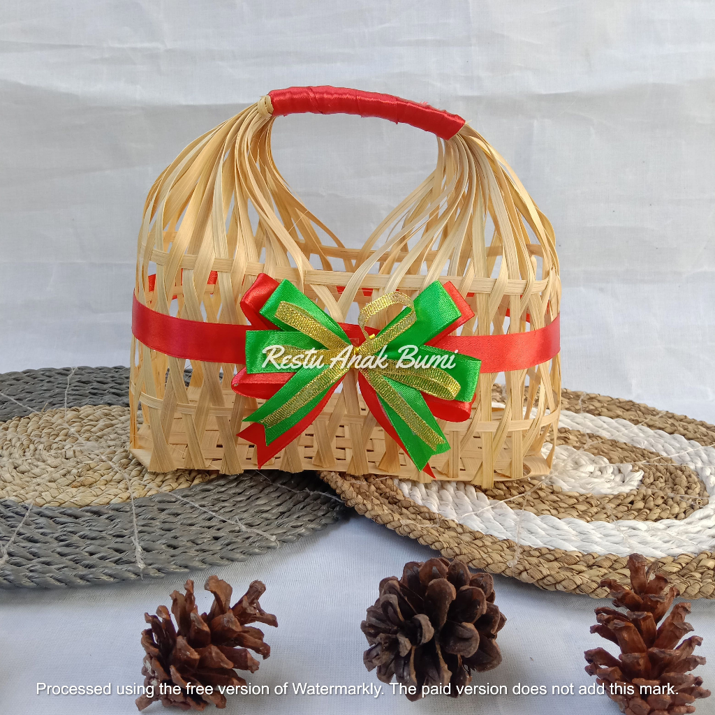 

NATAL SERIES Tas Snack 23cm x 13cm | tas hampers | tas parcel | tas anyaman bambu | wadah buah | wadah makanan | wadah kue kering | wadah oleh-oleh | wadah parcel | wadah hampers | wadah sirup | wadah kue kaleng | handbag | wadah tas belanja | gift box