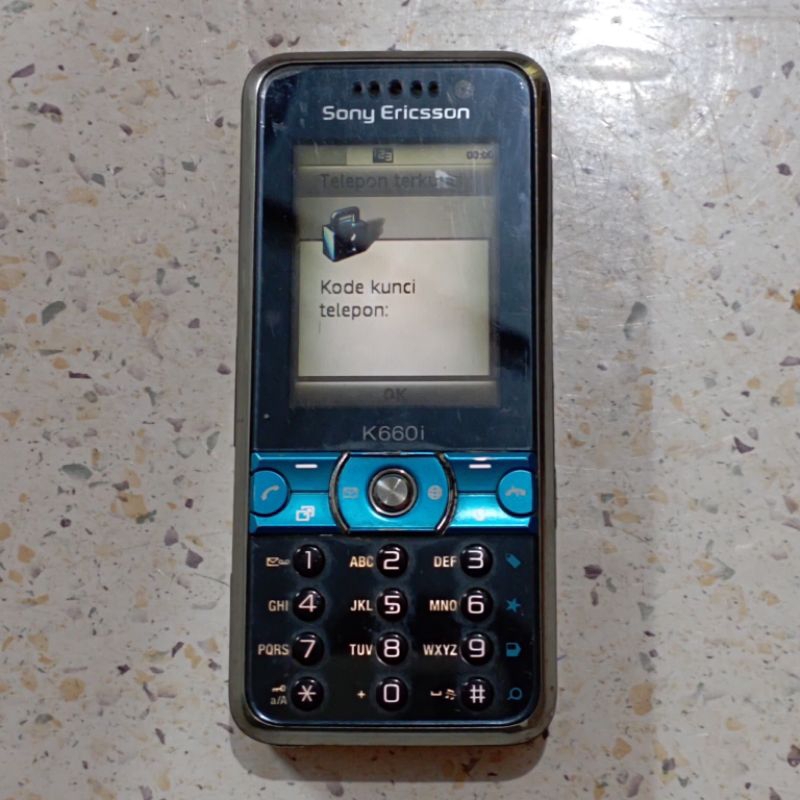 Handphone Sony Ericsson K660i minus