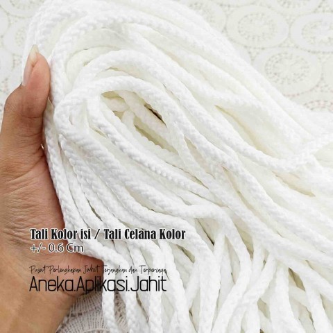 

1 BUNGKUS 33 METER TALI ISI/TALI KEPANG 6 MM (+/- 250 GRAM)