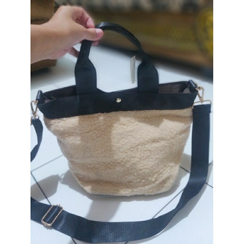 tas selempang bulu sling bag wanita tote bulu